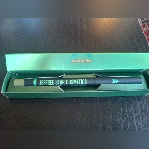 Jeffree Star eyeliner resting rich face - Picture 1 of 1